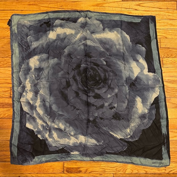 💙🌹Valentino 100% Silk Scarf💙 - Picture 2 of 4